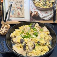 可能是豆腐、西班牙大鍋飯、香菇和文字的圖像