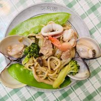 可能是炒麵、麵和義大利麵的圖像