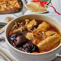 可能是香菇、火鍋、豆腐、粥和文字的圖像