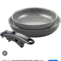 可能是‎顯示的文字是「 ‎س Ballarini 巴拉利尼 巴拉利尼芬奇平底鍋24產米/28 /28 許牛‎」‎的圖像