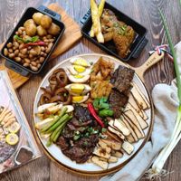 可能是香菇、肉排、豆腐和文字的圖像