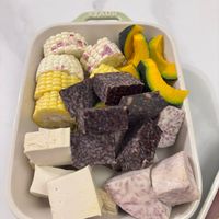 可能是豆腐和顯示的文字是「 SUAUB 」的圖像