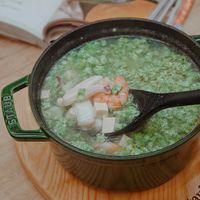 可能是粥、豆腐、拉麵和文字的圖像