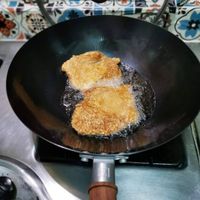 可能是炸丸子和豆腐的圖像