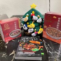 可能是玩具、薑餅、蛋糕和文字的圖像