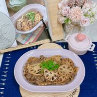 可能是豆腐和顯示的文字是「 GAUE ၁၂၂၀ ST STAUD ጠ たすのいい BPAWP ۱۱۳۱۱ 以柔 尖 Star 」的圖像