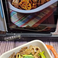 可能是義大利麵、拉麵、炒麵和顯示的文字是「 STAUS SYAUE STAUB 料瘦學習白起 STAVD MLE 」的圖像