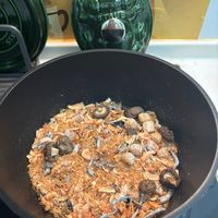 可能是香菇、義大利麵和西班牙大鍋飯的圖像