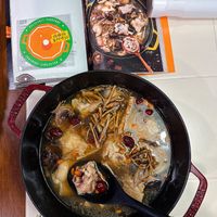 可能是豆腐、火鍋、拉麵和文字的圖像