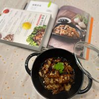 可能是西班牙大鍋飯和豆腐的圖像