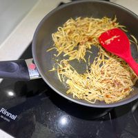 可能是義大利麵和炒麵的圖像