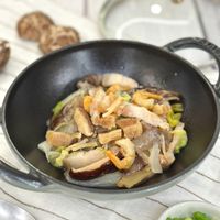 可能是豆腐、香菇和鯷魚的圖像