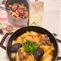 可能是豆腐、拉麵、火鍋、香菇和文字的圖像