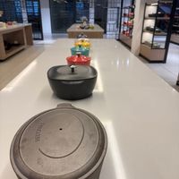 可能是泡茶器、鬆餅機和喇叭的圖像