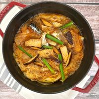 可能是鯷魚和文字的圖像