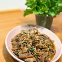可能是香菇、麵和紫蘇的圖像