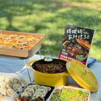 可能是炒麵、壽司和文字的圖像