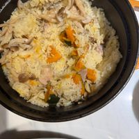 可能是西班牙大鍋飯、香菇和炒飯的圖像