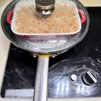 可能是北非小米飯和鬆餅機的圖像