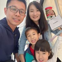 可能是一或多人和顯示的文字是「 CHANEL CHANEL 」的圖像