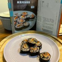 可能是壽司和文字的圖像