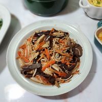 可能是義大利麵、炒麵和牧羊人派的圖像