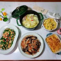 可能是豆腐、牧羊人派、炒麵、炒飯和文字的圖像