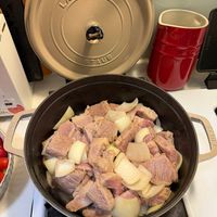 可能是食物和慢燉鍋的圖像
