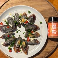 可能是鯷魚和魚卵的圖像