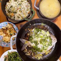 可能是鯷魚和炒飯的圖像