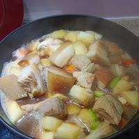 可能是燉小牛膝的圖像