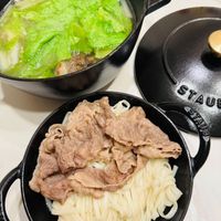 可能是麵和火鍋的圖像