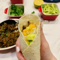 可能是墨西哥捲餅和墨西哥塔可餅的圖像