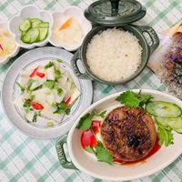 可能是豆腐、麵和顯示的文字是「 STAUB STAUE S SIAUD SAATY STAUB STAUB STAUB 」的圖像