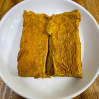 可能是豆腐和肉餡餅的圖像