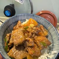 可能是肉排、快炒和文字的圖像