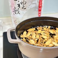 可能是香菇、豆腐、火鍋和文字的圖像