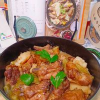 可能是燉小牛膝和文字的圖像
