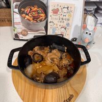 可能是香菇、火鍋、豆腐和文字的圖像