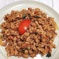 可能是豆腐、炒飯和北非小米飯的圖像