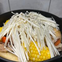 可能是豆腐、拉麵、火鍋和文字的圖像