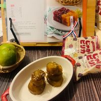 可能是椰子馬卡龍、蛋糕和文字的圖像