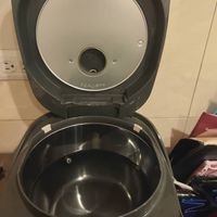 可能是‎研磨機、熱水器、鬆餅機和‎顯示的文字是「‎おりこいゅん 特つ ነዋጥየዎ 福 ZOJIRUSHI 白米 白米壽司飯 白 壽司飯 Made MadeinJapan in Japan יו 炊飯‎」‎‎ 的圖像