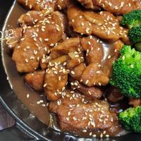 可能是快炒、肉排和顯示的文字是「 J.T 料理學習日記 臀習日記」的圖像