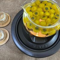 可能是泡茶器、千日紅和小木犀樹的圖像