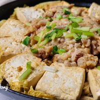 可能是豆腐、火鍋和顯示的文字是「 Elise Chang 2말 」的圖像