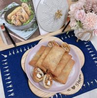 可能是半圓形餡餅、豆腐和文字的圖像