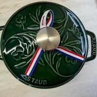可能是顯示的文字是「 staub 」的圖像