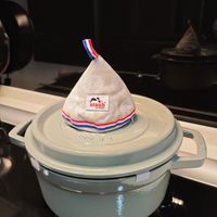 可能是泡茶器和文字的圖像