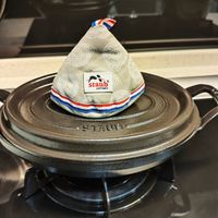 可能是顯示的文字是「 staub ® л MTN 인일제 STAUD 」的圖像